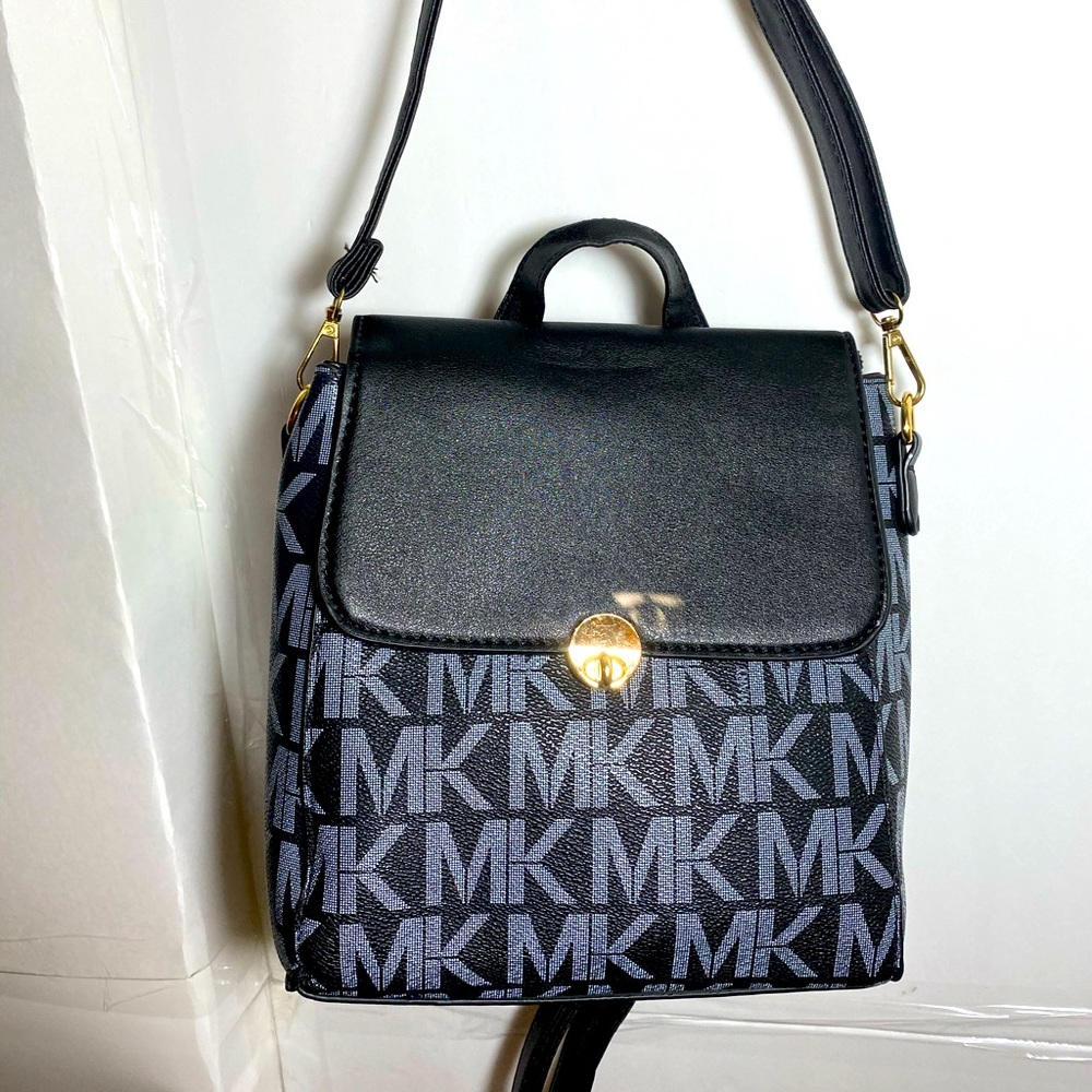Mary king small backpack MK  black & white